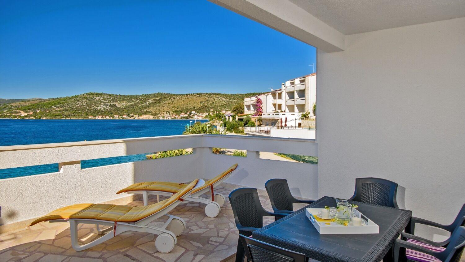 Apartments Bisernica-With Pool Ражань Экстерьер фото